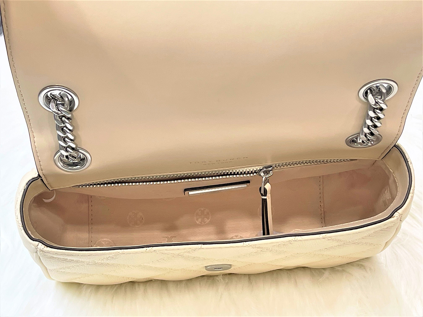 Tory Burch Willa Glazed Small Shoulder Bag Almond Flour｜TikTok Search