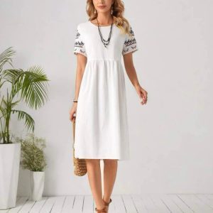 EMERY ROSE A-Line Floral Embroidery Dress